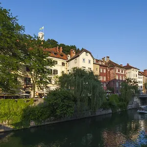Hostel Adhoc, Lublana